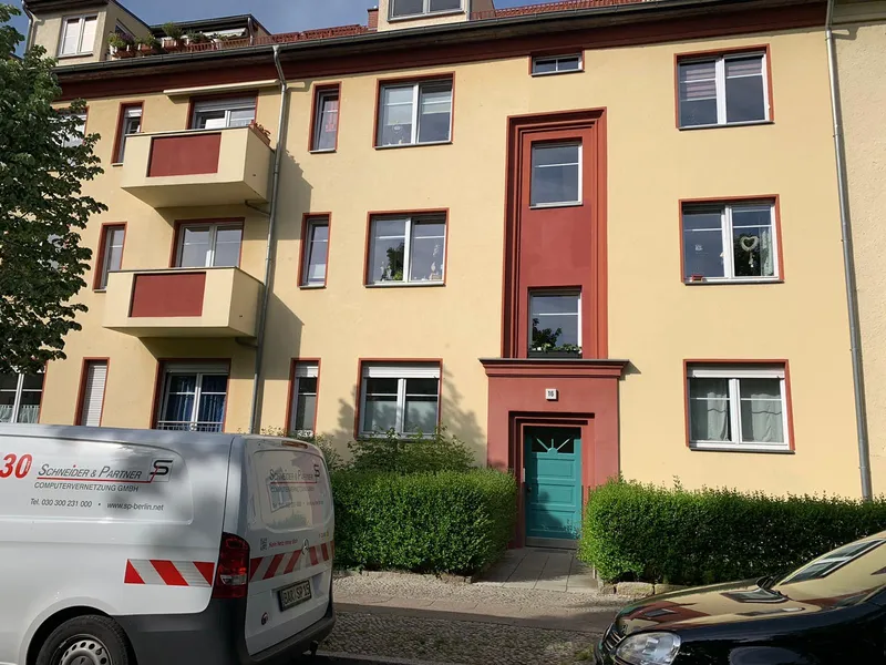 Helle 3-Raum-Wohnung mit Balkon und Einbauküche — photo 1